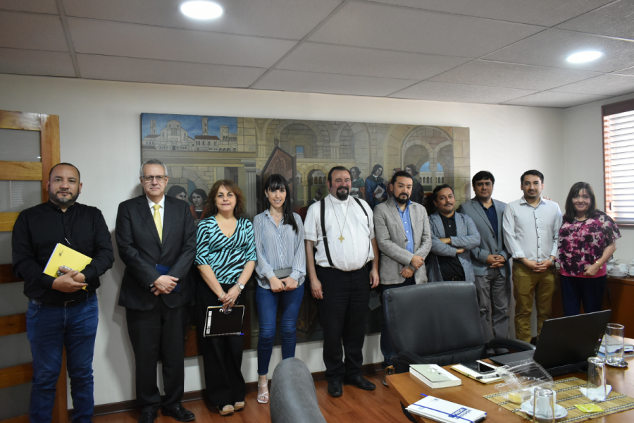 P. Carlo Lira visitó Universidad Católica Silva Henríquez