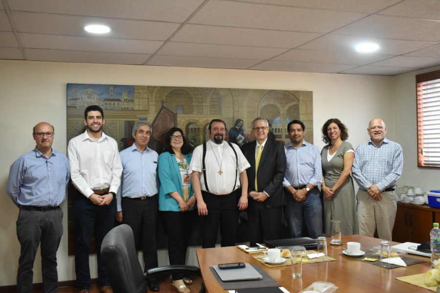 P. Carlo Lira visitó Universidad Católica Silva Henríquez