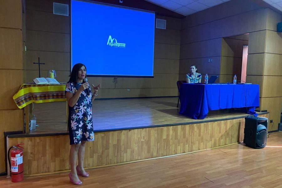 Educadores de Salesianos Alameda reciben charla sobre epilepsia