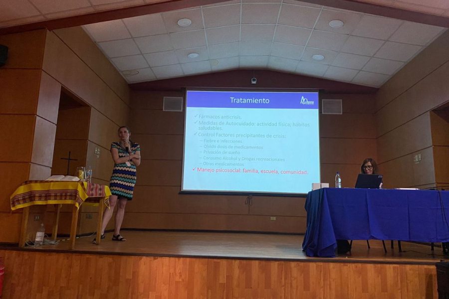 Educadores de Salesianos Alameda reciben charla sobre epilepsia