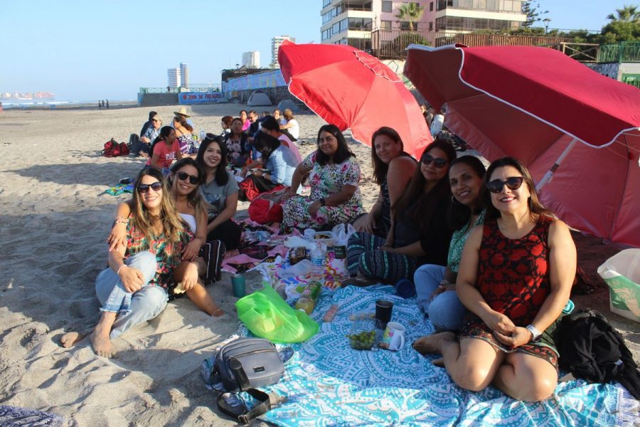 Presencia Salesiana de Tarapacá compartió desayuno en playa de Iquique