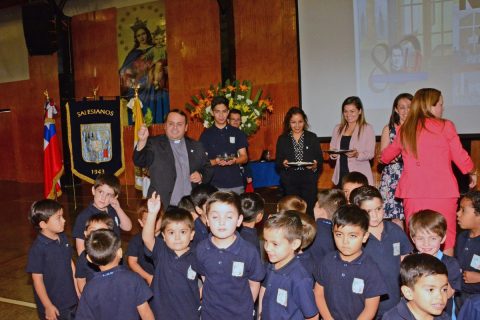 Nuevos estudiantes son bendecidos en el Liceo Arriarán Barros