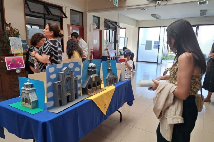 Salesianos Alto Hospicio: exposición artística en Secretaría Ministerial de Iquique