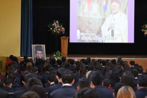 “Los jóvenes no deben dejar de soñar y esforzarse para lograr sus metas”