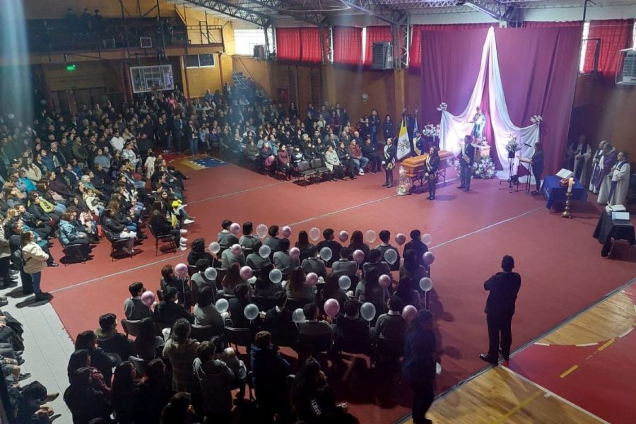 Multitudinaria despedida a estudiante de Liceo Monseñor Fagnano