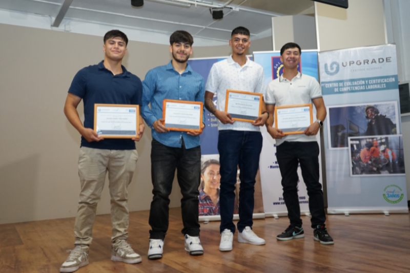 Egresados Salesianos La Serena se certifican en instalaciones eléctricas y climatización