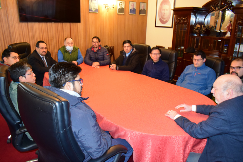 Jóvenes del Teologado Lo Cañas visitan Instituto Salesiano de Valdivia