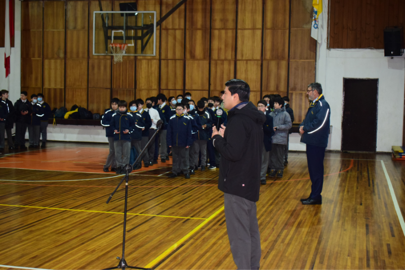 Jóvenes del Teologado Lo Cañas visitan Instituto Salesiano de Valdivia