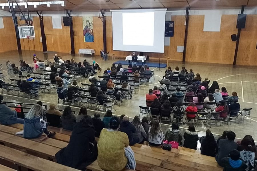 Liceo Arriarán Barros realiza conversatorio sobre violencia escolar