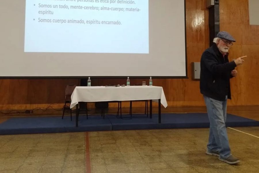 Liceo Arriarán Barros realiza conversatorio sobre violencia escolar