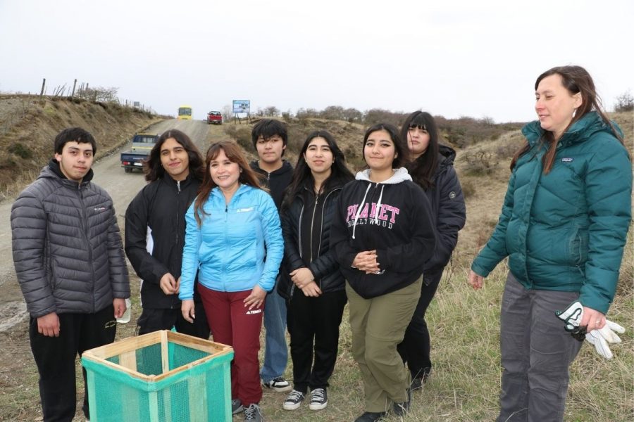 Liceo Monseñor Fagnano participa en actividad medioambiental junto a Municipalidad de Puerto Natales