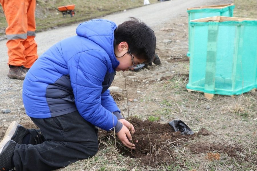 Liceo Monseñor Fagnano participa en actividad medioambiental junto a Municipalidad de Puerto Natales