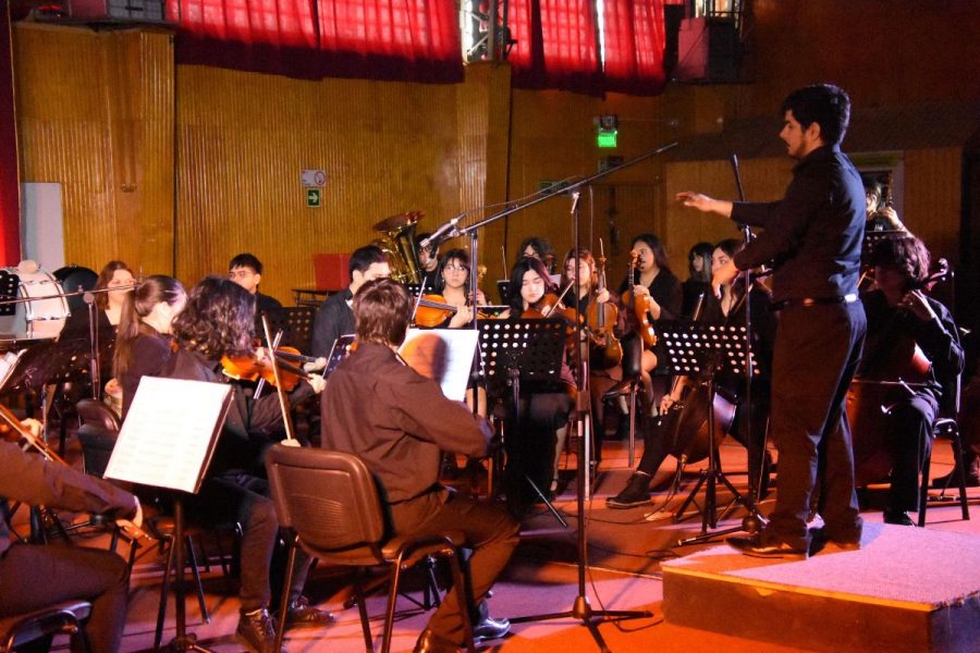 Liceo Monseñor Fagnano celebró con concierto binacional el ‘Día de la Música Chilena’