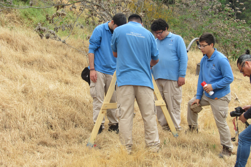 Un paso hacia la sustentabilidad: Escuela Agrícola de Catemu construye terrazas