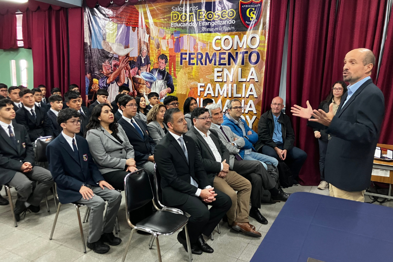 Colegios de Calama y Antofagasta firman convenio con Salesians Sarriá de España