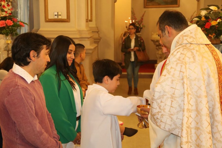 Estudiantes del Instituto Don Bosco viven Primera Comunión