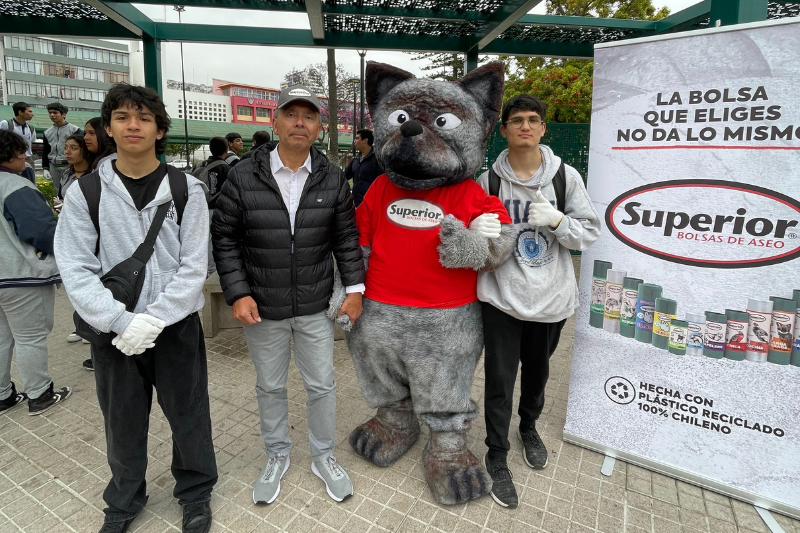 Estudiantes salesianos participan en jornada por un Valparaíso sin basura