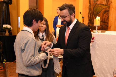 Ceremonia cambio de corbatas en Liceo Monseñor Fagnano Puerto Natales